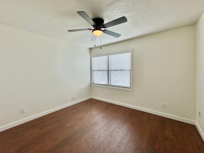 Building Photo - 3 Bedrooms, 1 1/2 Bathrooms, Classic Napa ...