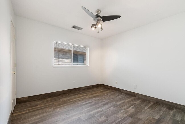 Building Photo - 10638 Desert Springs Cir
