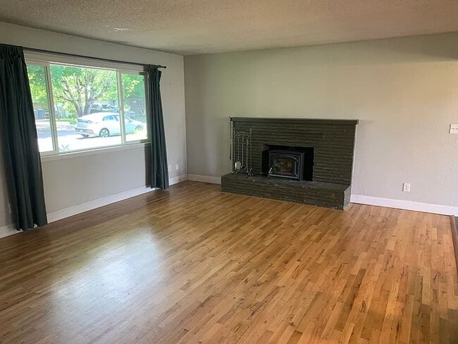Building Photo - Beautiful ranch style starter home