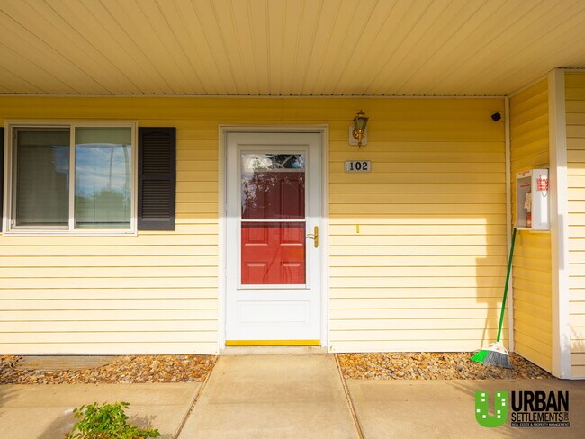 Building Photo - 222 N Hutchinson Rd