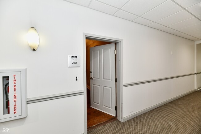 Building Photo - 8555 One W Dr