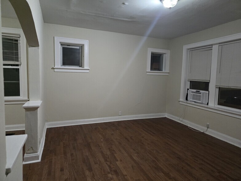 Building Photo - 7707 Vermont Ave