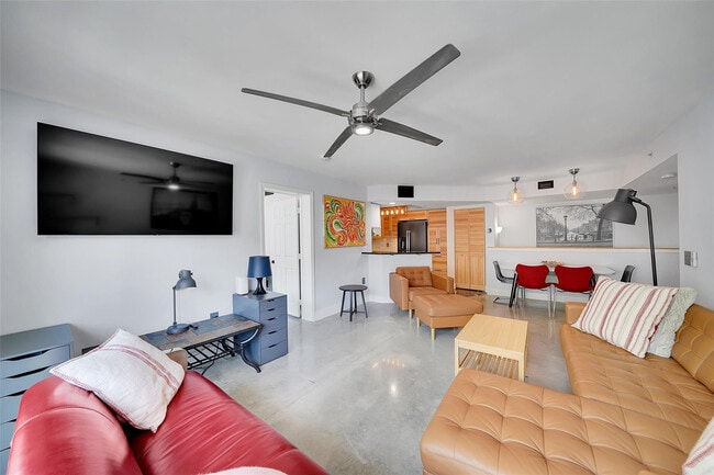 Building Photo - 2021 SE 10th Ave