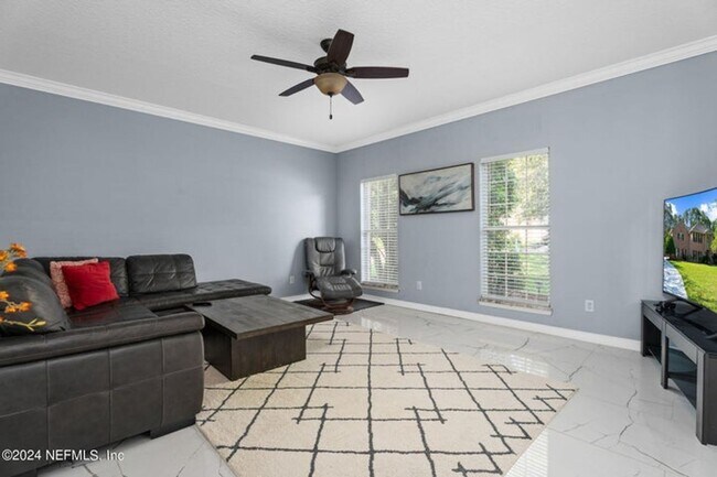 Building Photo - Fully Furnished Home