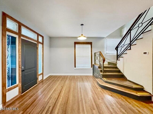 Building Photo - 1305 E Rio Grande Ave