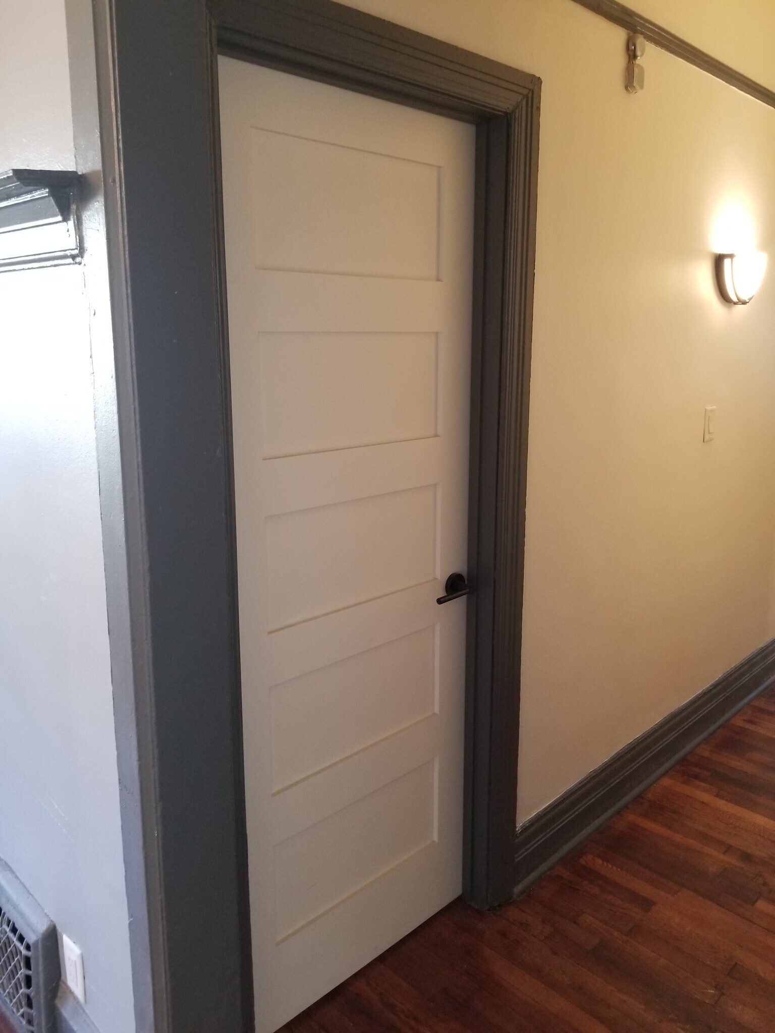 Building Photo - 865 Pingree St