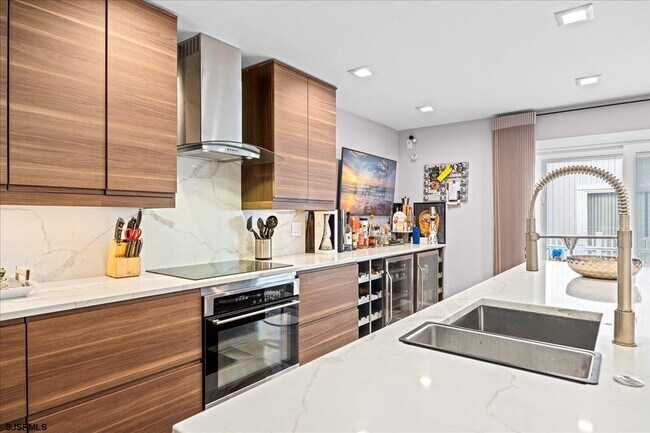 Building Photo - 9616 Pacific Ave