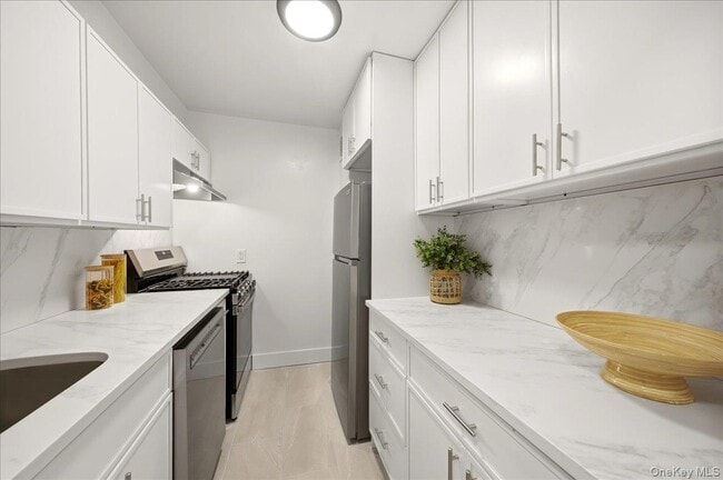 Building Photo - 610 Waring Ave