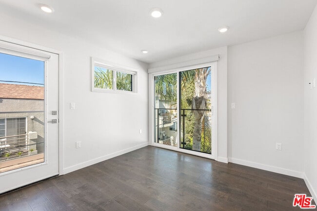 Building Photo - 849 N Alta Vista Blvd