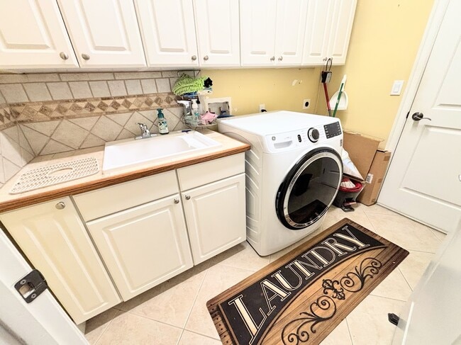 Building Photo - 855 SW Grand Reserves Blvd