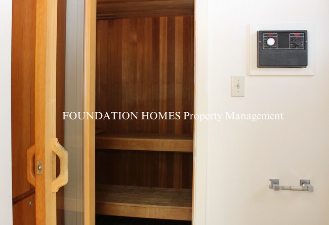 Building Photo - 33 College Ct