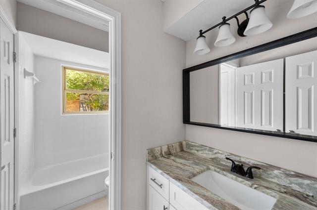 Building Photo - 207 Fresh Meadow Dr