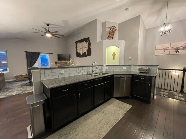 Building Photo - Harmonious Blend of Style, Comfort, and Fu...