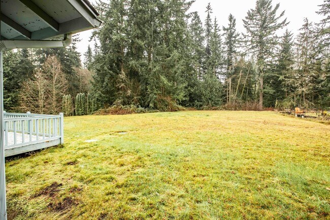 Building Photo - Cute Two Bedroom and Two Bath Townhome Located Just Minutes from the Clinton Ferry!