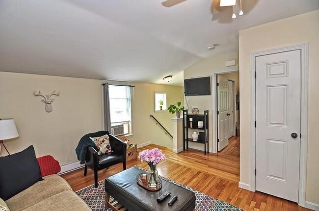 Building Photo - 12 Fisher St