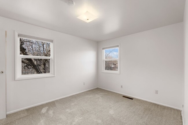 Building Photo - Charming Bungalow in Evergreen