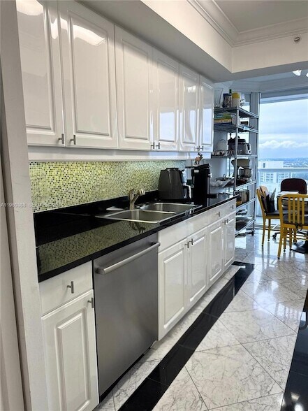 Building Photo - 21055 Yacht Club Dr