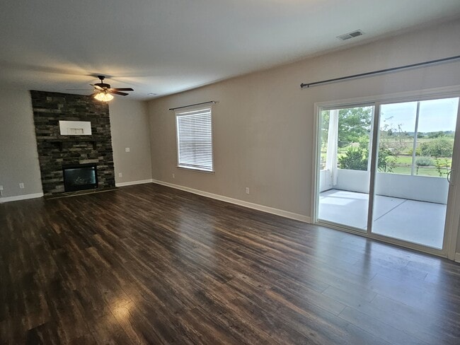 Building Photo - 105 Pinehurst Ln