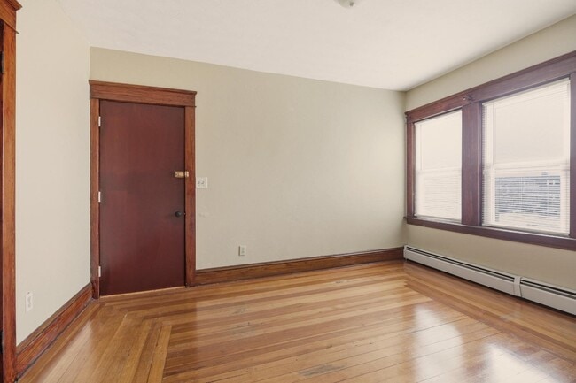 Building Photo - 984 York Ave