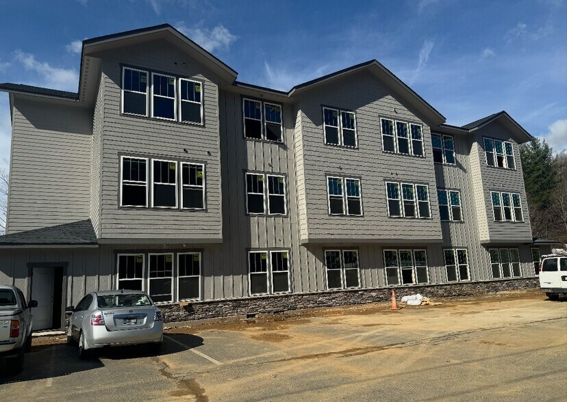 Primary Photo - Willa Mountain Apartments