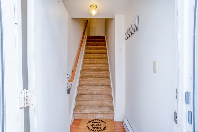 Building Photo - 194 Cherry St