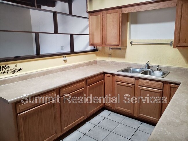 Building Photo - 3026 E Alta Vista St