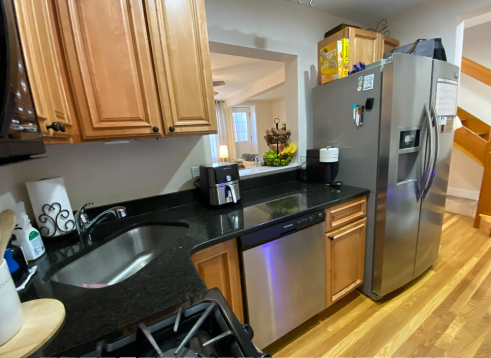 Building Photo - 470 E 3rd St