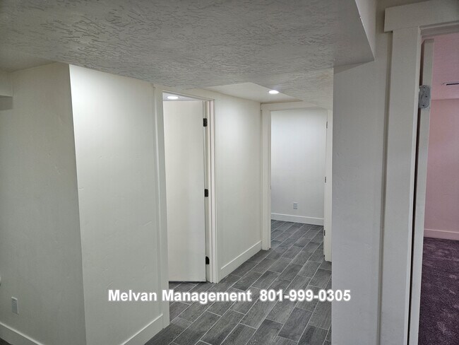 Building Photo - Roy Duplex