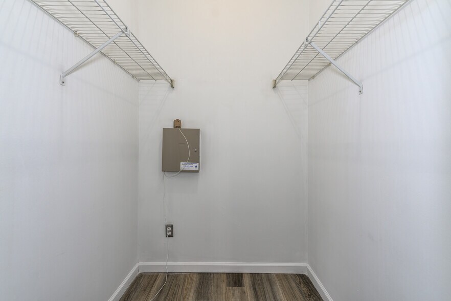 Building Photo - 5932 McPherson Ave