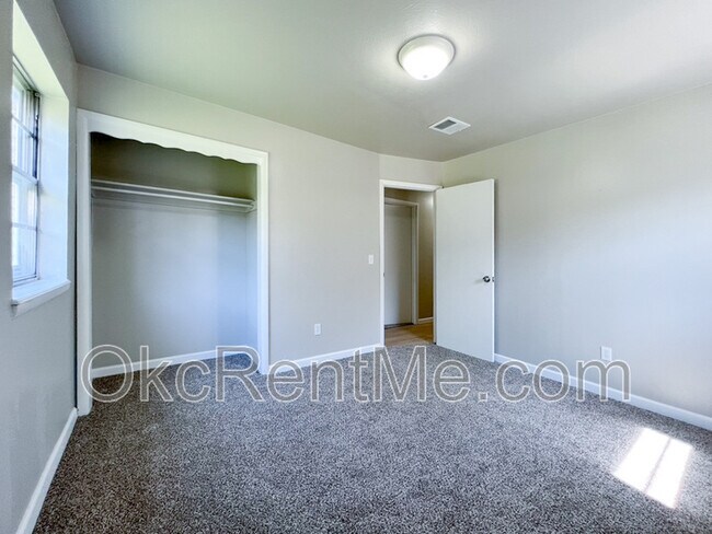 Building Photo - 1428 SW 62nd St