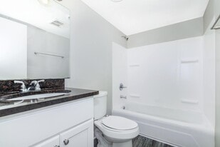 Building Photo - Courtyard Apartments