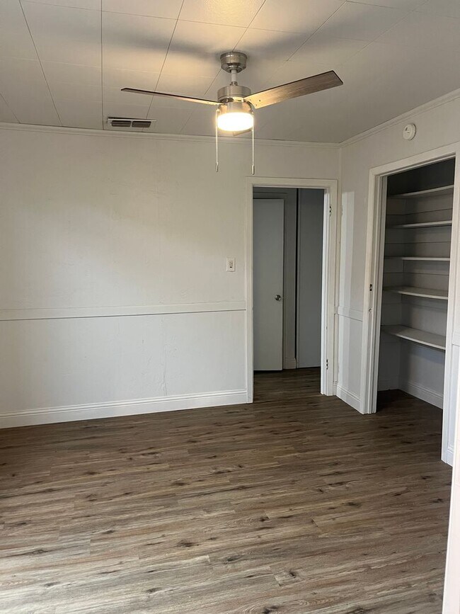 Building Photo - 5857 Dennis Ave