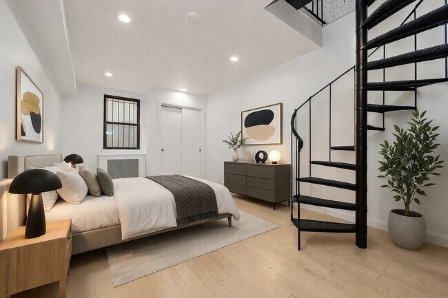 Building Photo - 227 W 20th St