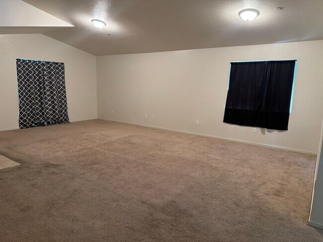 Building Photo - BEAUTIFUL SINGLE STORY HOME ON CORNER LOT