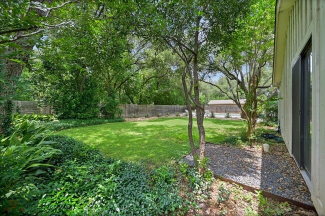 Building Photo - 1300 Pasaguarda Dr