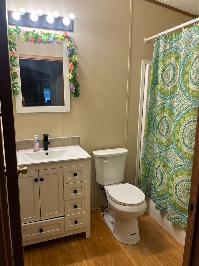 Building Photo - 3bed/2ba Single Family Home