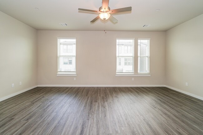 Building Photo - 18330 W Centro Cir