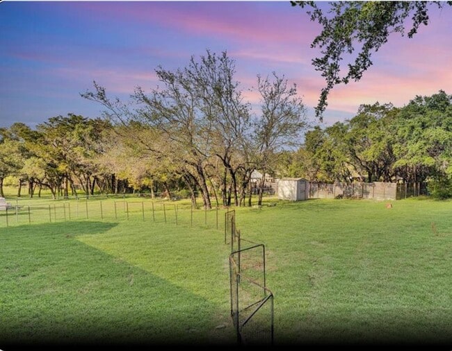 Building Photo - 405 Alva Dr