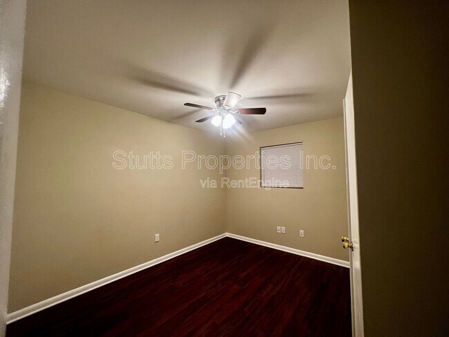 Building Photo - 900 Montgomery Ave