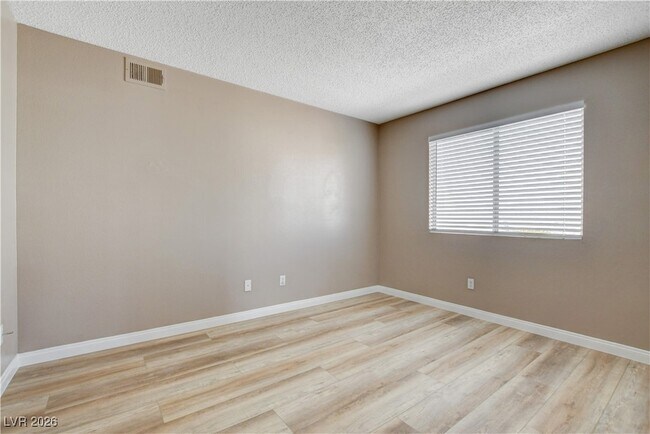 Building Photo - 760 Hunters Creek Ln