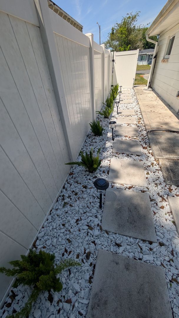 Building Photo - One bedroom one bath Adjacent apartment with private entrance.