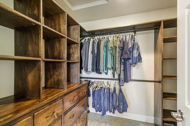 Building Photo - Beautiful home in a newer neighborhood on Bend's Eastside