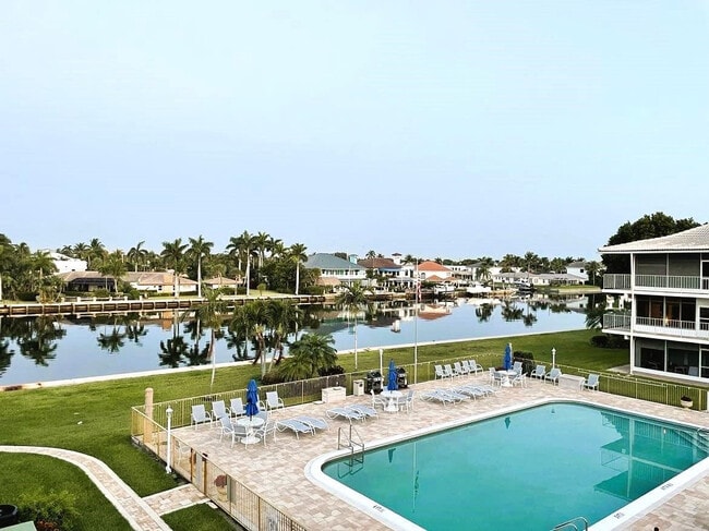 Building Photo - 745 SE 19th Ave