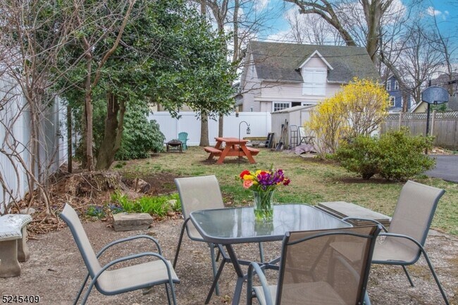 Building Photo - 121 Midland Ave