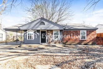 Building Photo - 3196 Southbridge St