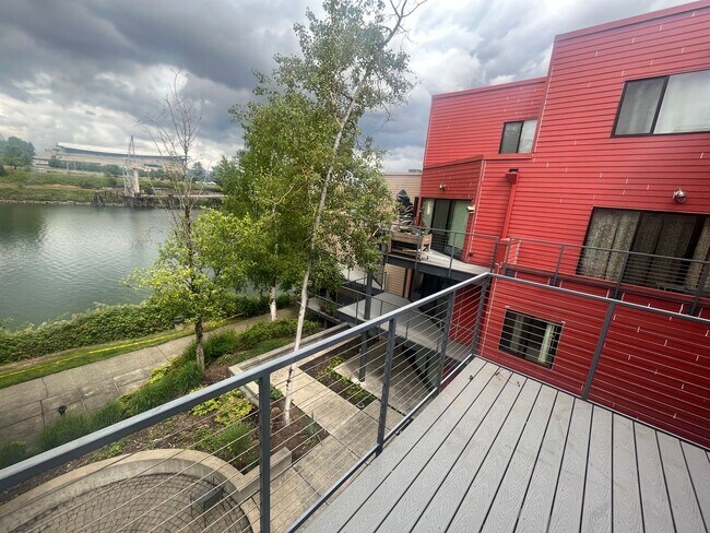 Building Photo - Stunning 3rd-Floor Condo at McCormick Pier...