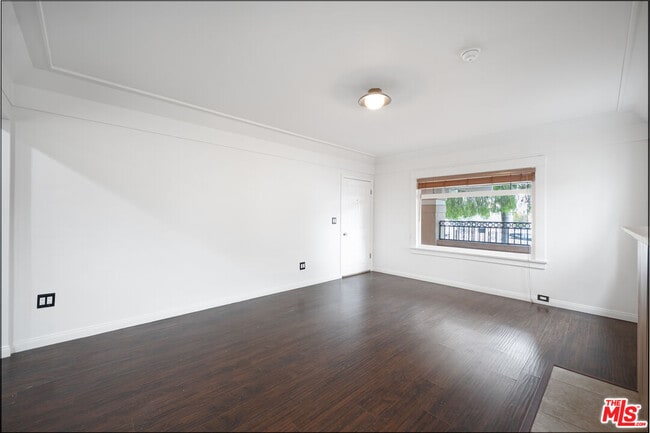 Building Photo - 1530 5th Ave