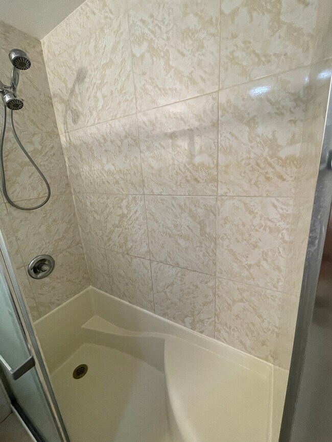 Building Photo - 8043 SE Highpoint Way