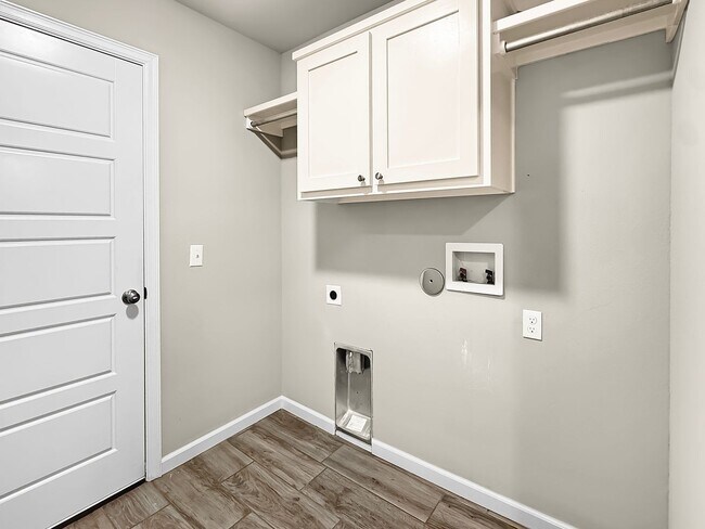 Building Photo - Stunning New Construction in Broken Arrow!