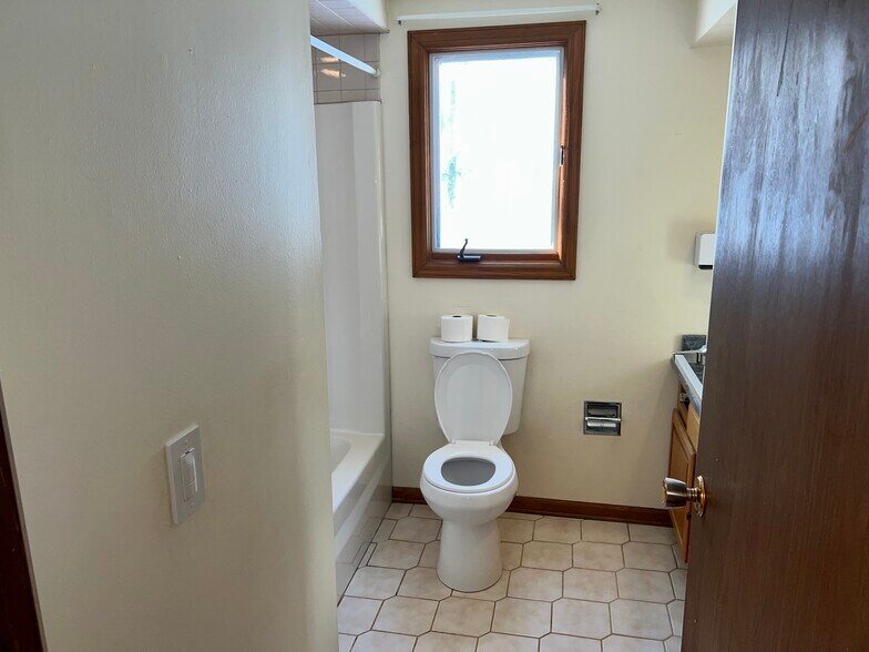 Building Photo - 4304 Royalview Dr